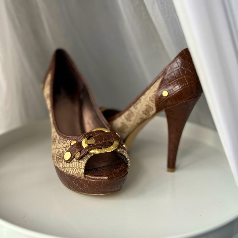 34. Vintage 00s brown Guess monogram peep-toe heels (fits US 7.5) - Picture 2 of 6